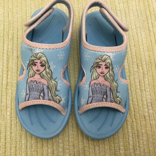 Frozen District sandals like new size 29 blue