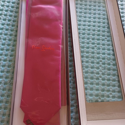 Pierre Cardin tie and pocket square set new, fuchsia silk