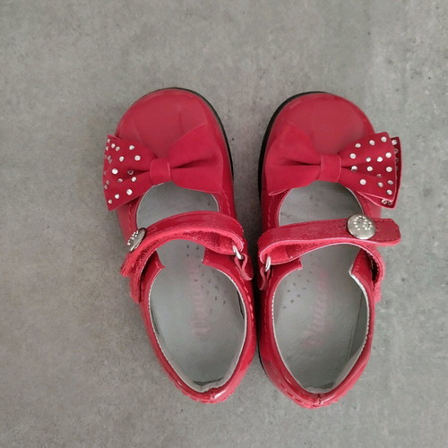 Children's patent leather shoe like new, red, size 24