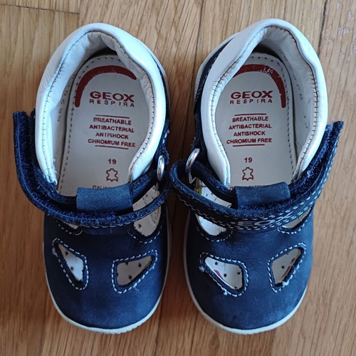 Geox baby sandals size 19 like new with velcro