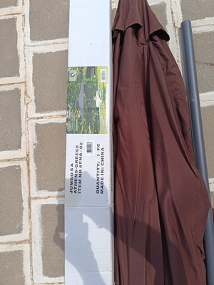 Garden umbrella with cast iron base like new, 2.50m diameter