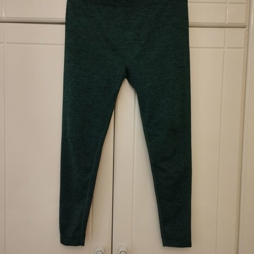Athletic leggings used seamless in dark green heather color