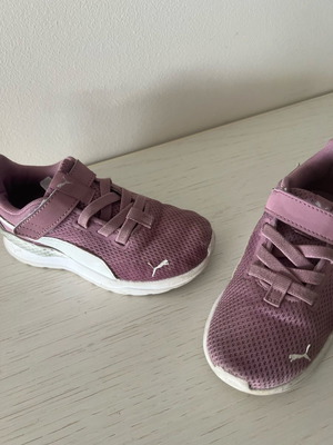 Puma kids athletic shoes used, size 28, pink