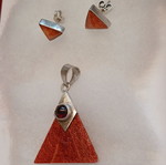 Silver 925 pendant and earrings set with coral and garnet, like new