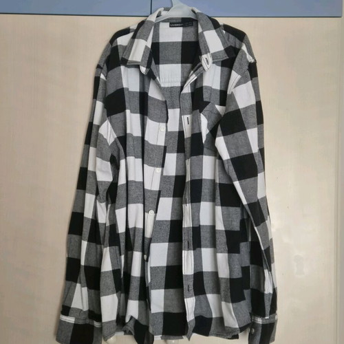 Men's black and white checkered shirt like new, size M
