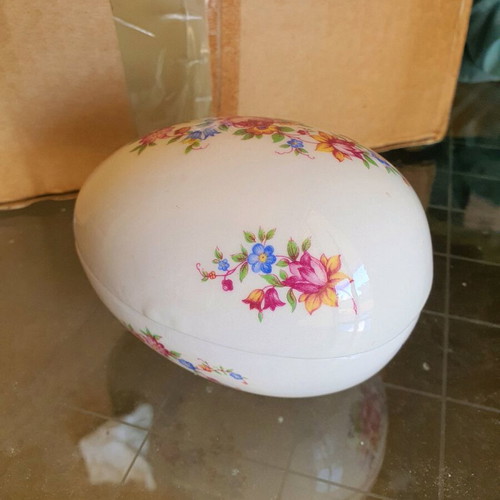 Porcelain decorative egg vintage like new
