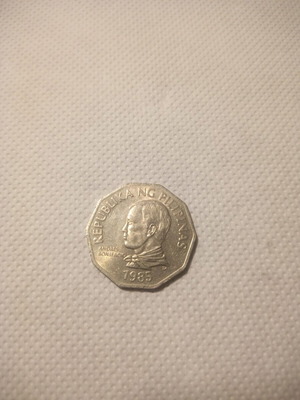 2 Piso coin used from the Philippines 1985