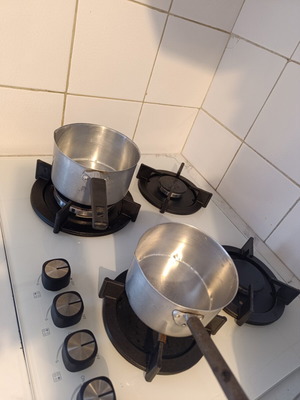 Aluminum saucepans set of three small