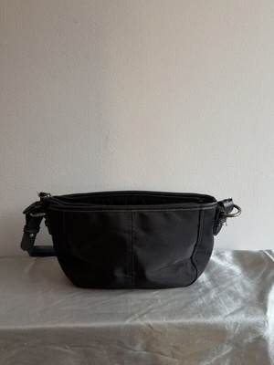 Tommy Hilfiger Handbag used, black, sporty style