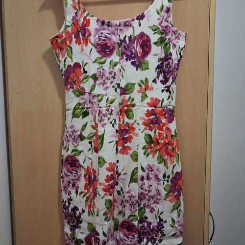 Women's floral dress like new, size M