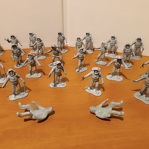 Plastic Astronaut Figures 1/32 Scale from 90s, like new, set of 26