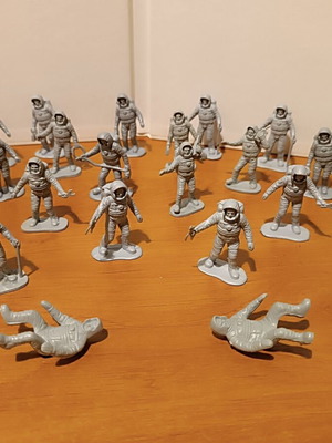 Plastic Astronaut Figures 1/32 Scale from 90s, like new, set of 26