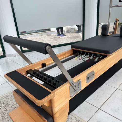 Pilates Reformer bed like new with all accessories