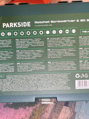 Screwdriver with interchangeable bits