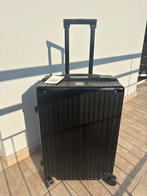 Ταξιδιωτική βαλίτσα μεσαίου μεγέθους καινούργια, μαύρη