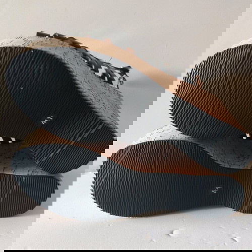 Πέδιλα πλατφόρμες νούμερο 41 σαν καινούργια, μαύρα με φελλό