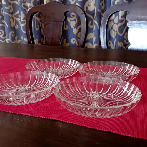 Set of 4 vintage glass dessert plates like new