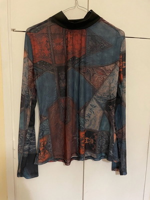 Translucent print top size L, new, very stretchy