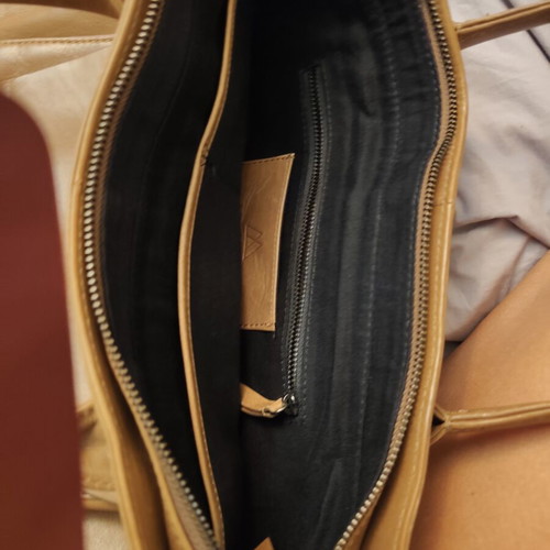 Markberg shoulder bag with zipper and pockets