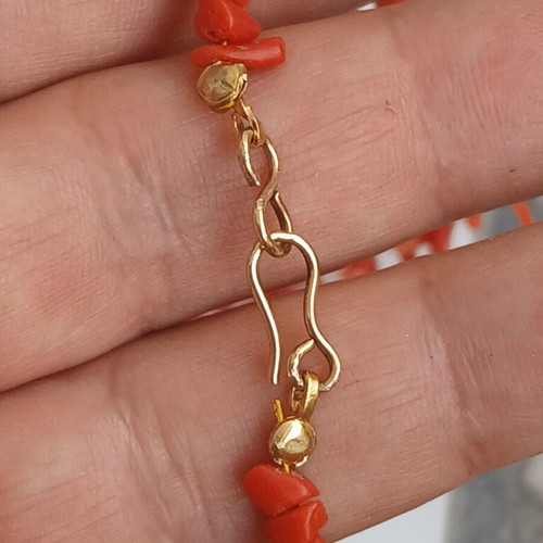 Necklace with natural coral branches, 14K gold clasp, 45 cm