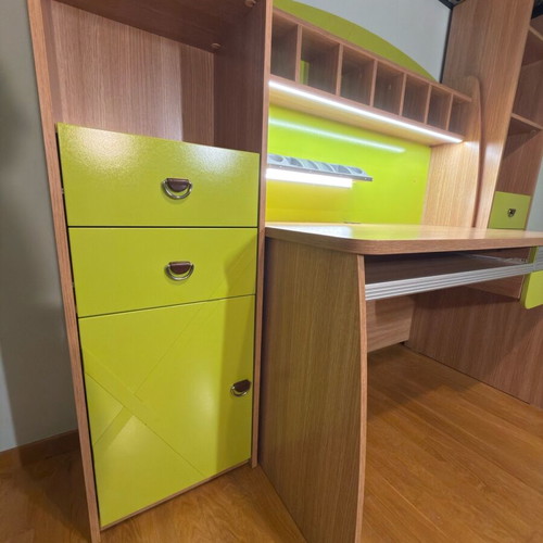 Cilek Youth Room Set like new with 2 bookshelves, desk and bed