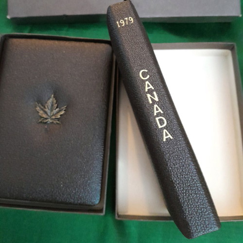 Canada coin boxes set for two gold coins like new