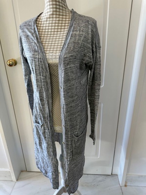 H&M gray cardigan used, size XS fits S/M