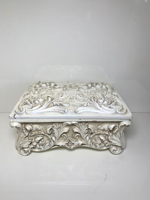 Керамична кутия за бижута употребявана в бароков стил, кремав цвят