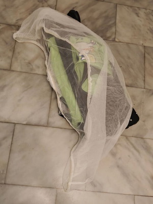 Children's Playpen and Travel Bed like new, foldable with mattress and mosquito net