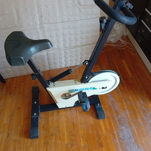 Mekma stationary exercise bike with adjustable resistance