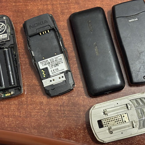 Various mobile phones used for spare parts