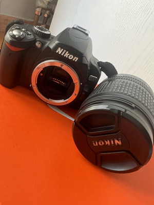 Nikon D60 camera kit used with 18-105mm VR lens, 2 batteries, cards, bag
