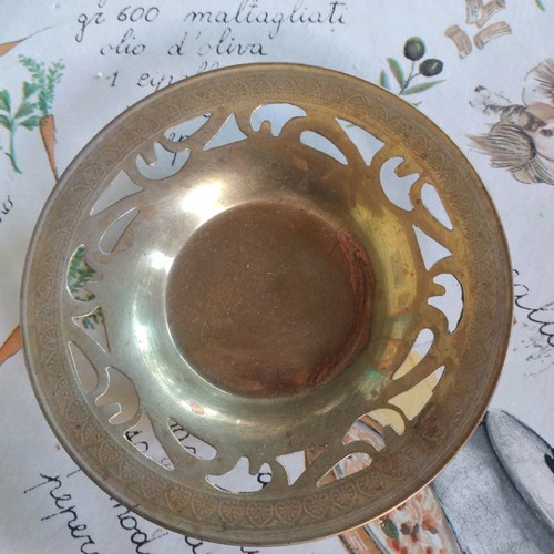 Decorative brass plates used with flower design