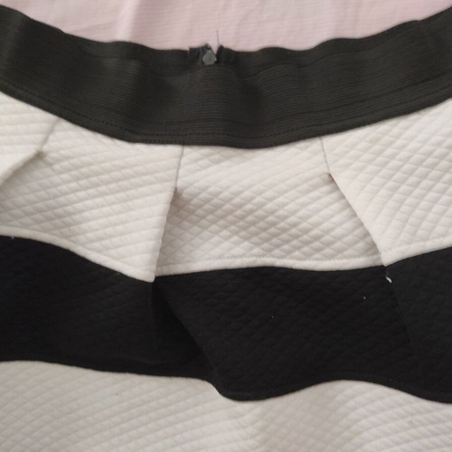 Evita Girl's Skirt Size 9 Like New Black and White