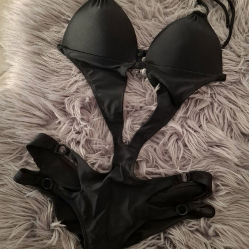 Med one-piece swimsuit like new, size M, black