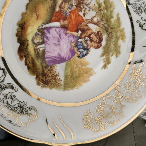 Porcelain plates like new, set of 6, painted with gold details