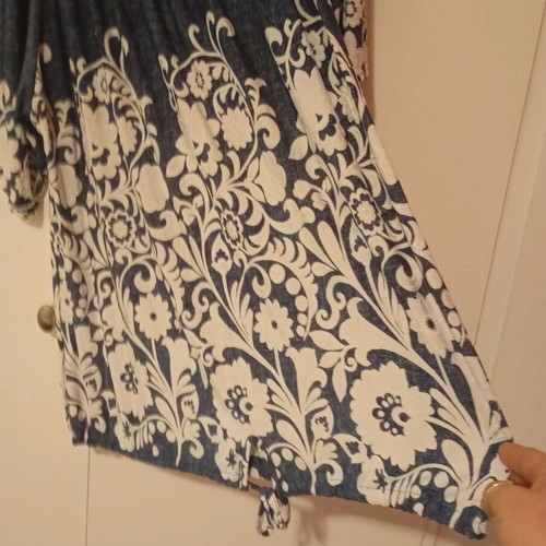 Elastic blouse like new convertible to strapless, white and blue, sizes L to XXXL