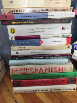 Spanish books like new