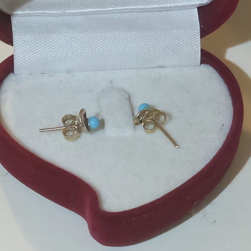 14K gold stud earrings with turquoise, vintage