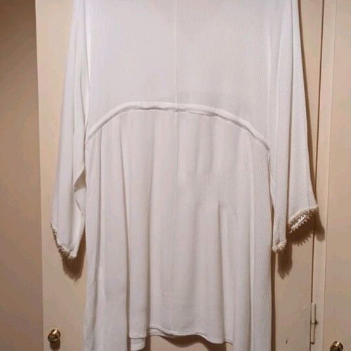 Long white crinkled shirt XL new with gold trim