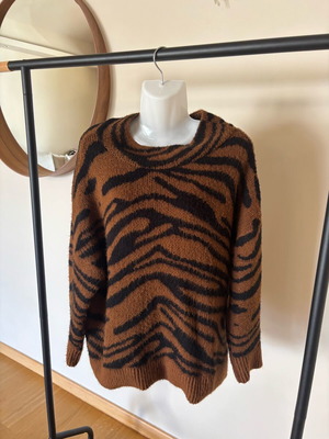 Πουλόβερ Namaste μέγεθος M μαύρο και καφέ σαν καινούργιο