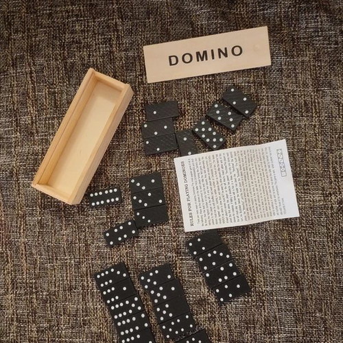 Vintage domino set used, 27 pieces with wooden case, missing 0-0