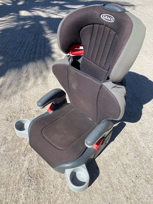 Graco children's car seat used with armrests and drink holders