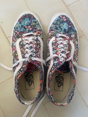 Vans women's athletic shoes like new, multicolor size 38.5