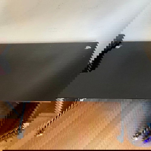 Μαύρο γυάλινο γραφείο 120x60x76 μοντέρνο με μεταλλικά πόδια