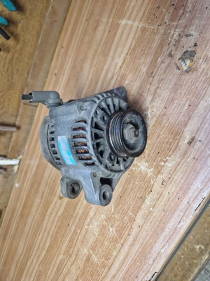 Toyota Yaris 99 Alternator used, bearing needed