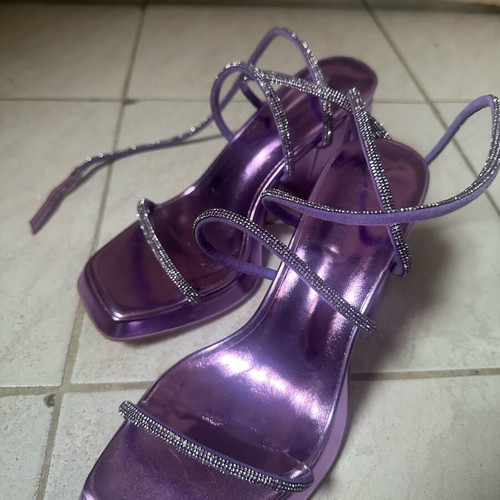 Lilac sandals new with crisscross straps