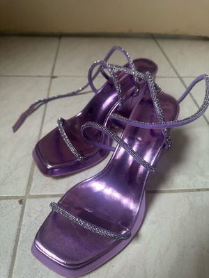 Lilac sandals new with crisscross straps