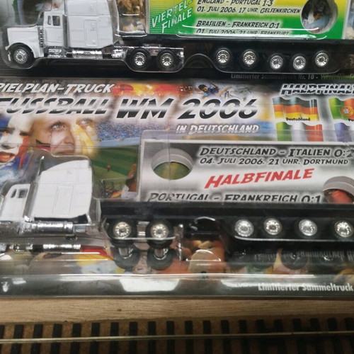 HO Scale Trucks like new, pack of 11 pieces