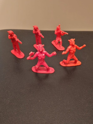 Indian toy soldiers set of 5 like new